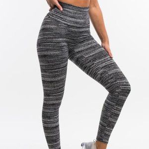 NWOT ECHT Essentia Scrunch Leggins